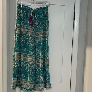 BESTBEE-Chic Teal Paisley wide leg crop pants. M